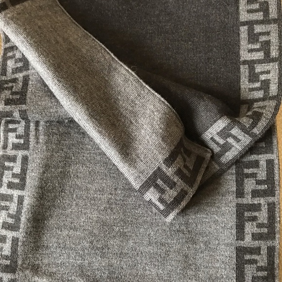 FENDI ZUCCA 100% wool scarf - Picture 4 of 6